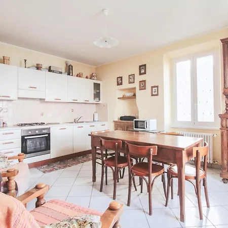 Casa Dei Tunon بيت للعطل